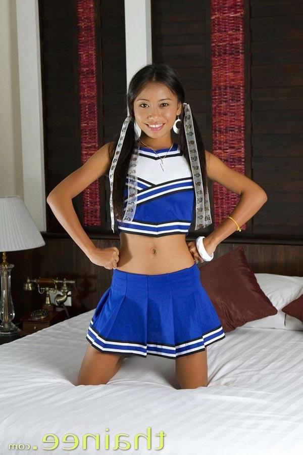 16P Pictures of teen cutie Thainee giving you a cheer