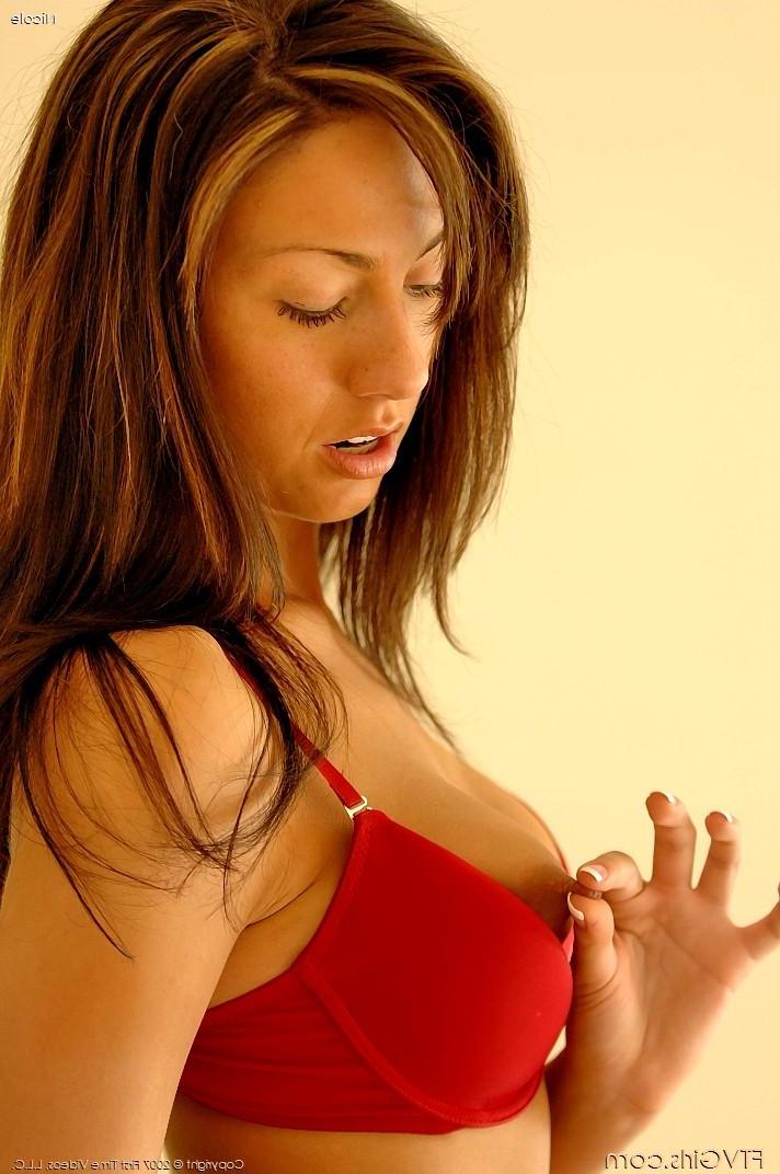 20P Pics of Nicole showing you her tight pussy