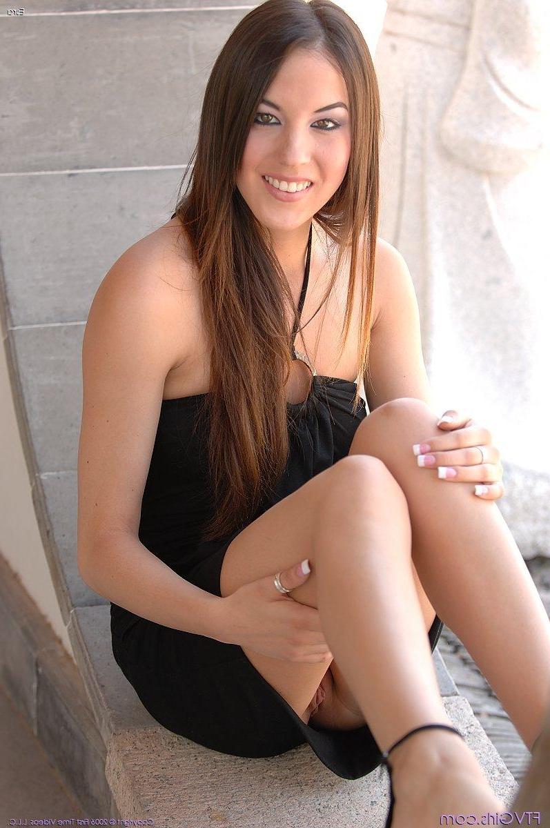 20P Pictures of teen cutie Esra giving you her tight pussy