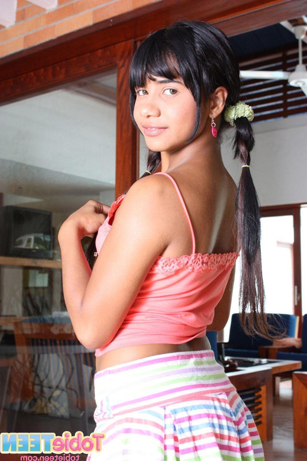 12P Pictures of teen Tobie Teen giving you a hot striptease