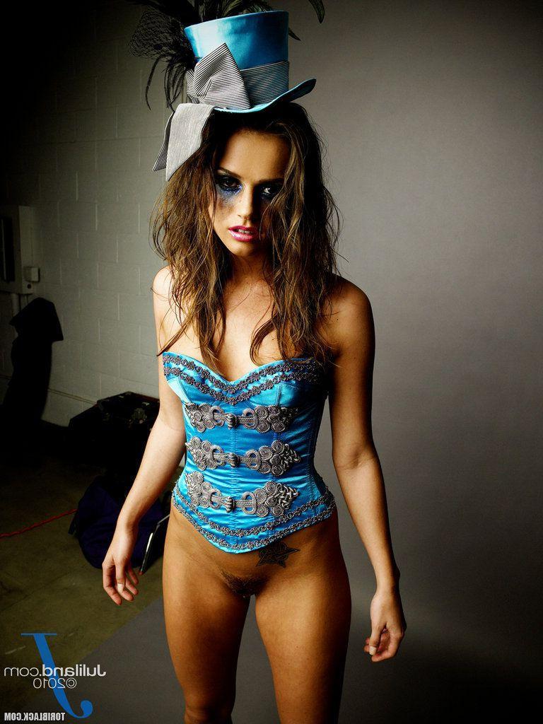 15P Bilder von der Teenagerin Tori Black, die dir künstlerische Pornos gibt