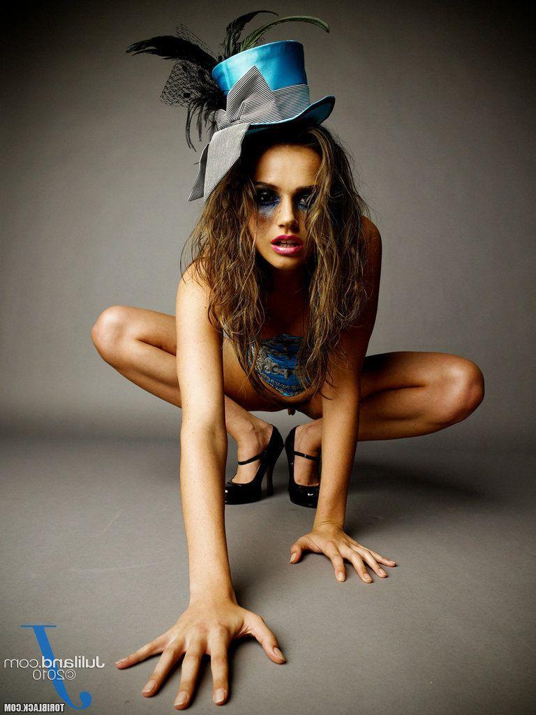 15P Bilder von der Teenagerin Tori Black, die dir künstlerische Pornos gibt