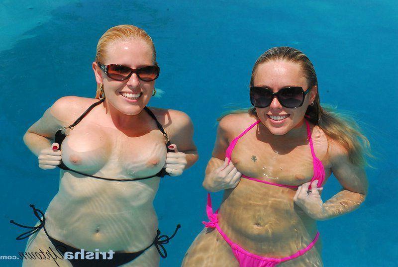 20P Pictures of Trisha Uptown showing off with her bikini friends