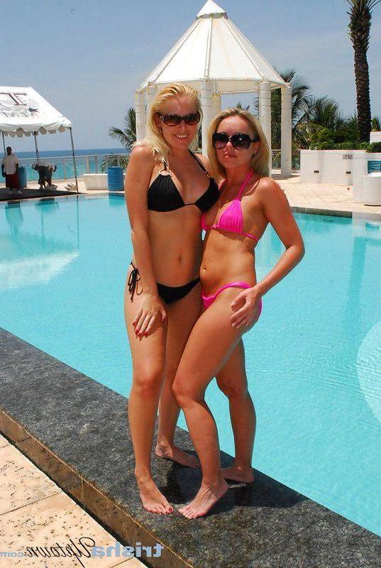 20P Pictures of Trisha Uptown showing off with her bikini friends