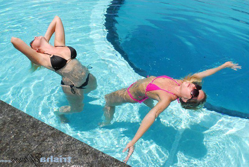 20P Pictures of Trisha Uptown showing off with her bikini friends