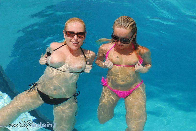 20P Pictures of Trisha Uptown showing off with her bikini friends