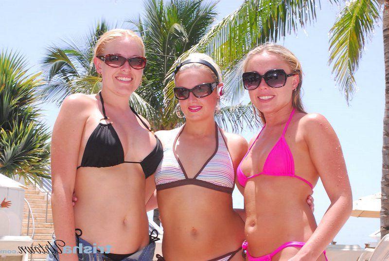 20P Pictures of Trisha Uptown showing off with her bikini friends