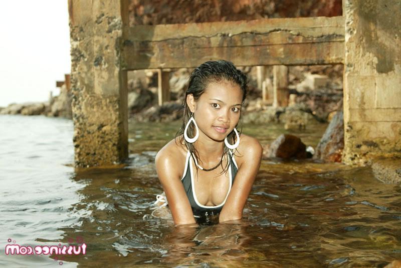 20P Pictures of teen star Tussinee Teen teasing in a hot bikini