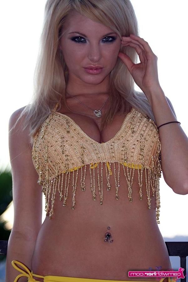 12P Sexy cam girl Valentina shows off in a golden bikini