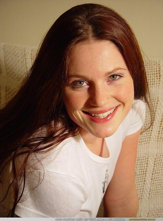 20P Pictures of Vicki Model teasing with her cuteness