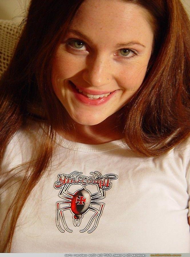 20P Pictures of Vicki Model teasing with her cuteness