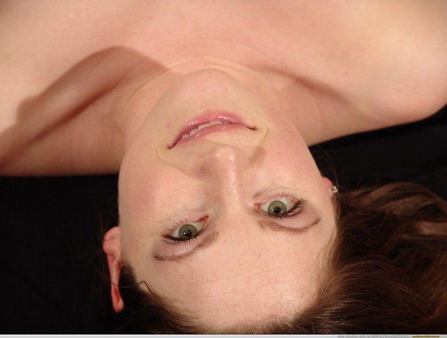 20P Pictures of teen Vicki Model showing off her amazing titties