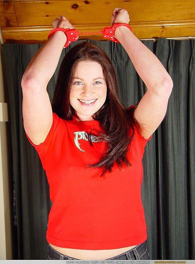 20P Pictures of teen Vicki Model giving you a nonnude tease