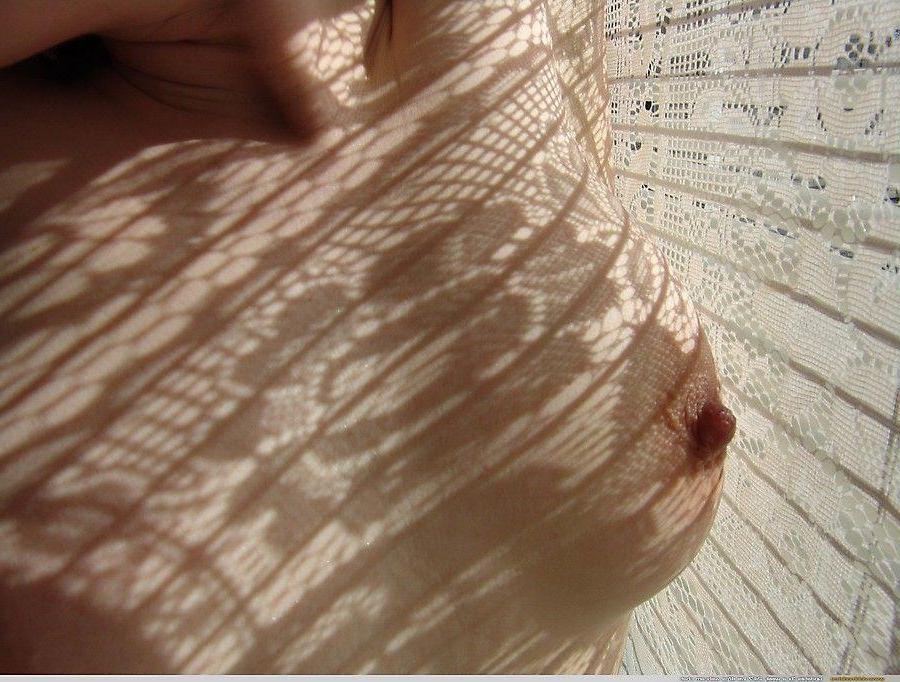 20P Pictures of Vicki Model showing you her awesome teen tits