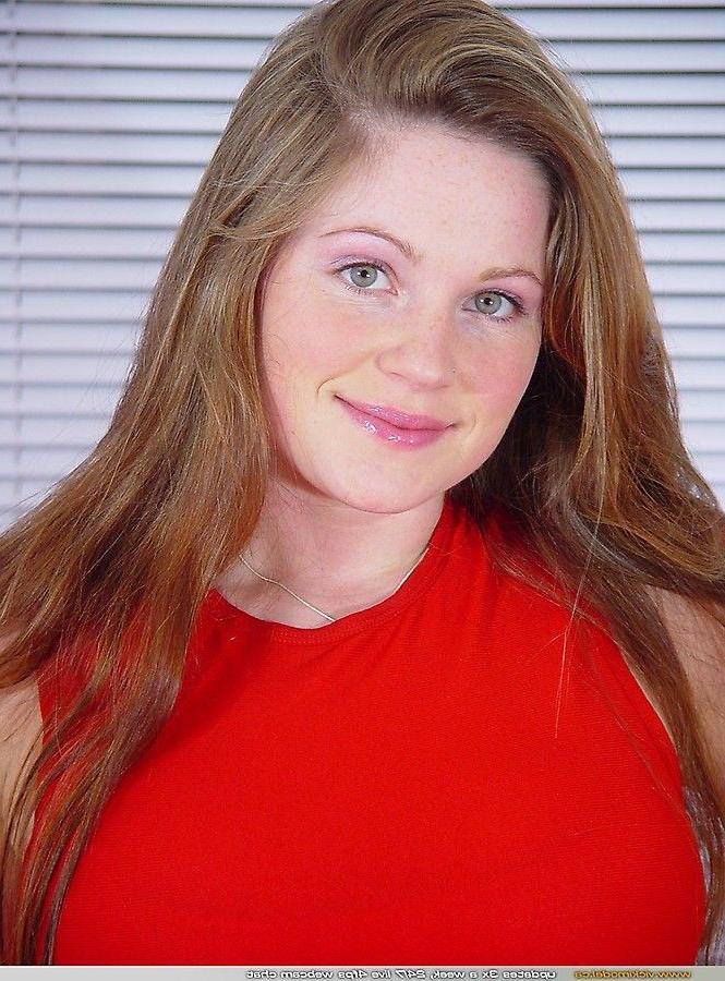 20P Pictures of Vicki Model giving you her tits in bed