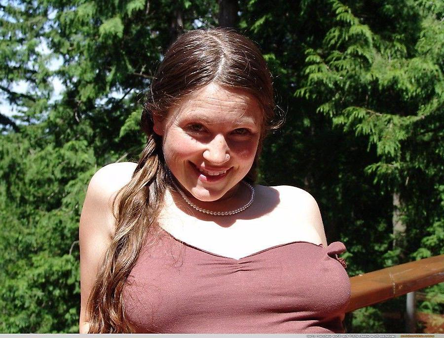 20P Pictures of Vicki Model exposing herself in the back yard
