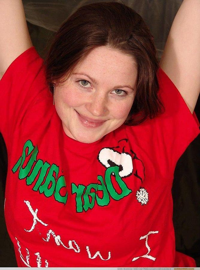 20P Pictures of teen model Vicki Model stripping for you for xmas