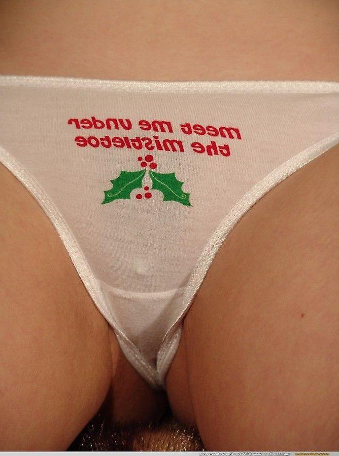 20P Pictures of teen model Vicki Model stripping for you for xmas