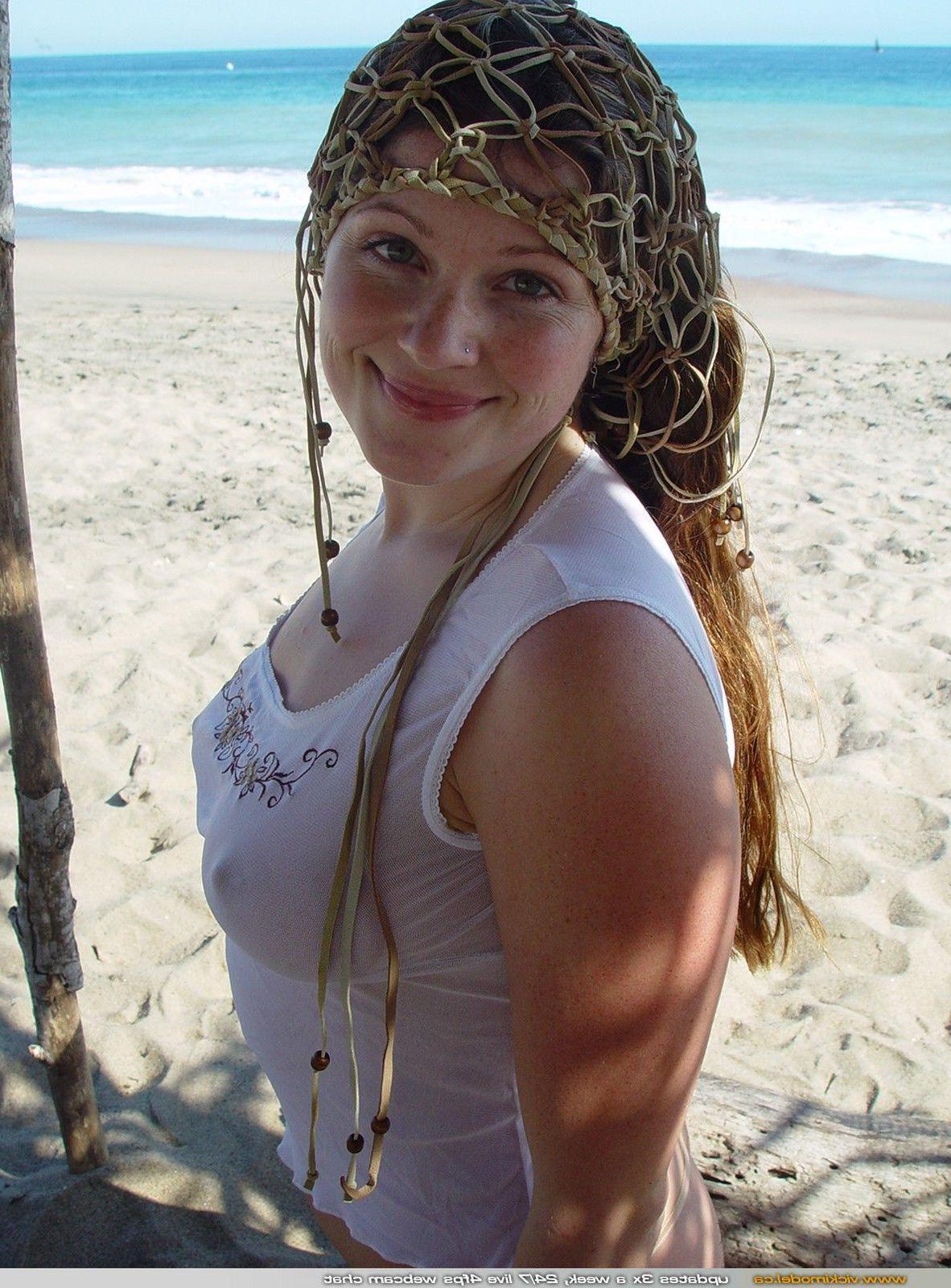 20P Pictures of teen cutie Vicki Model showing her boobies