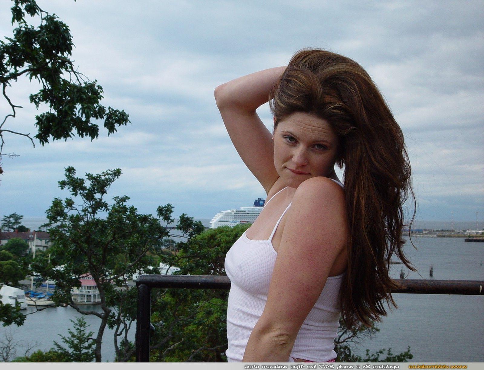 20P Pictures of teen babe Vicki Model showing her tits