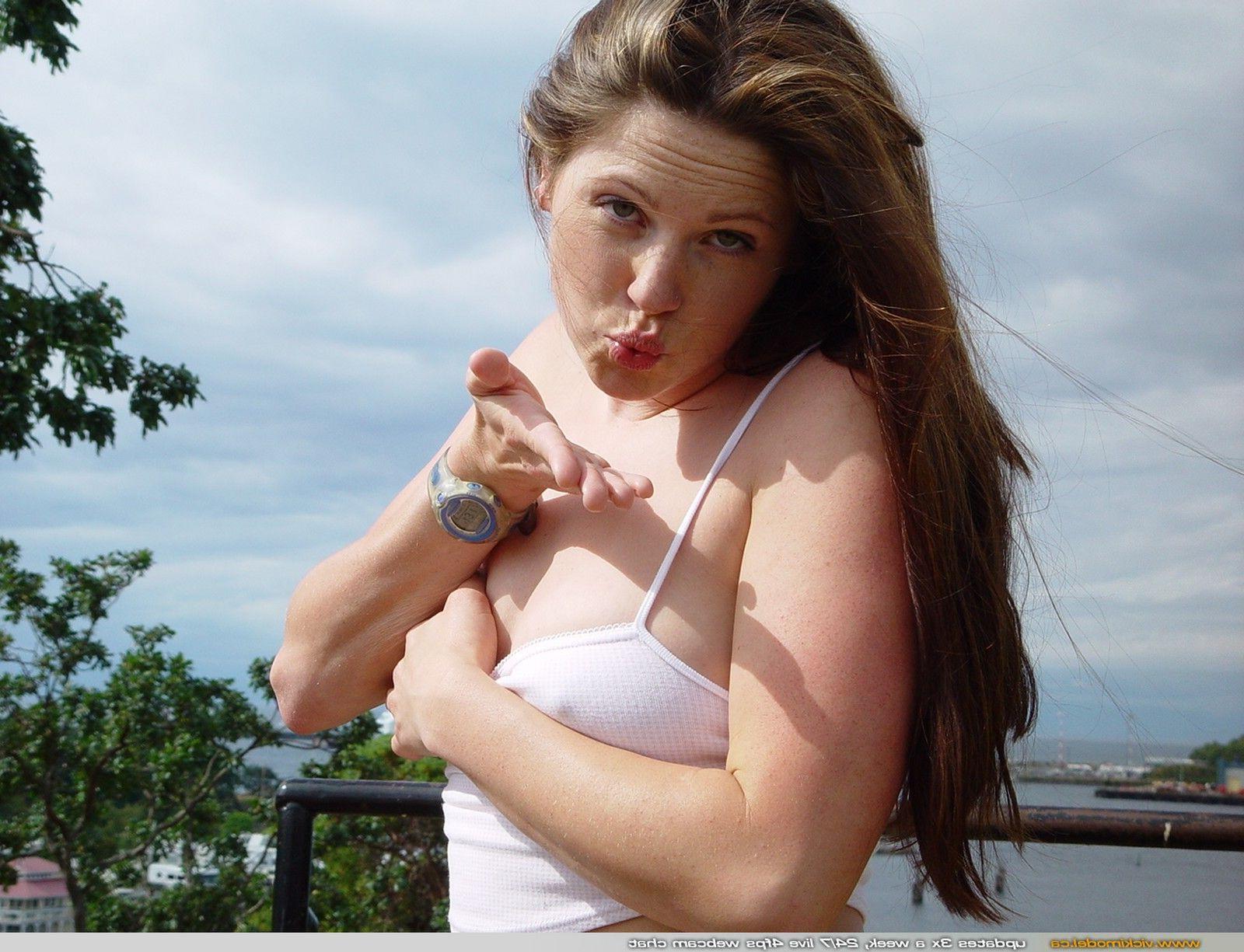 20P Pictures of teen babe Vicki Model showing her tits