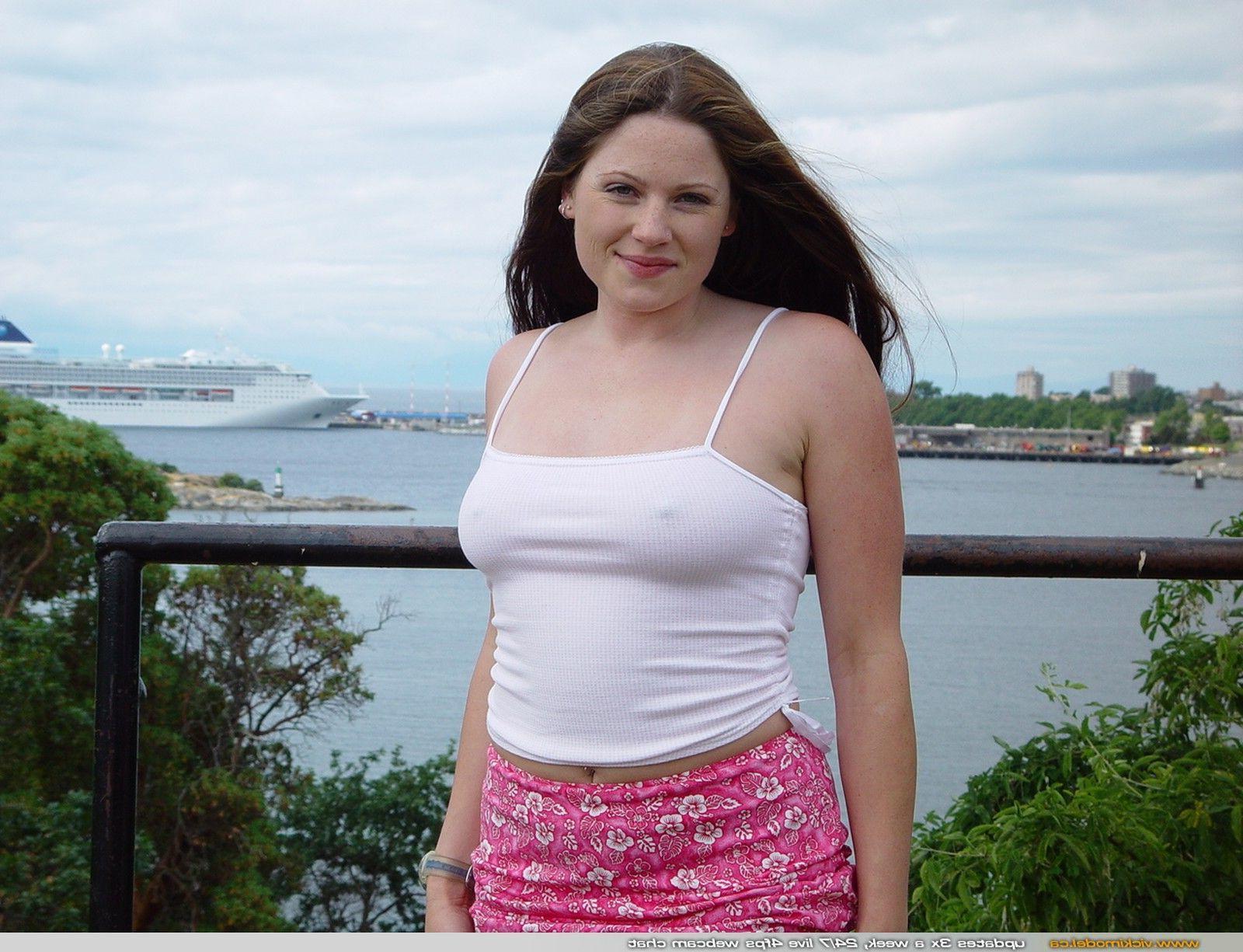 20P Pictures of teen babe Vicki Model showing her tits