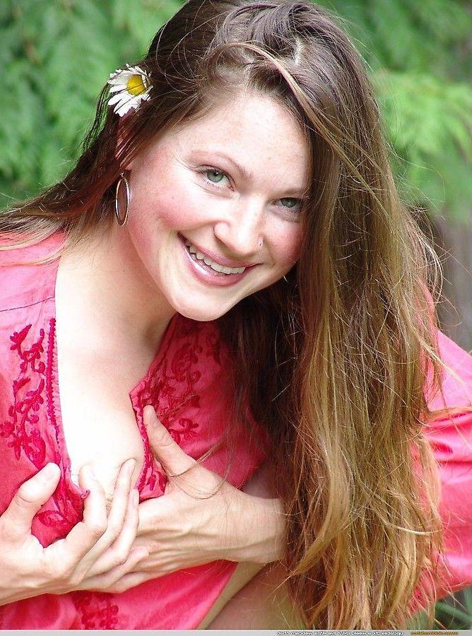 20P Pictures of teen Vicki Model showing her boobs