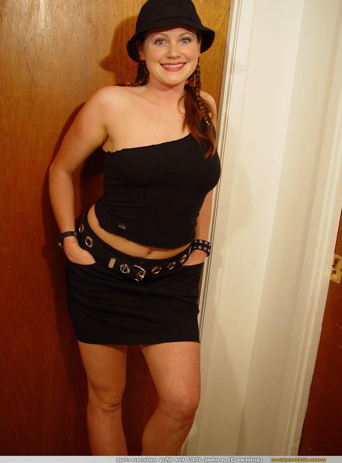 20P Pictures of Vicki Model exposing herself because she's horny