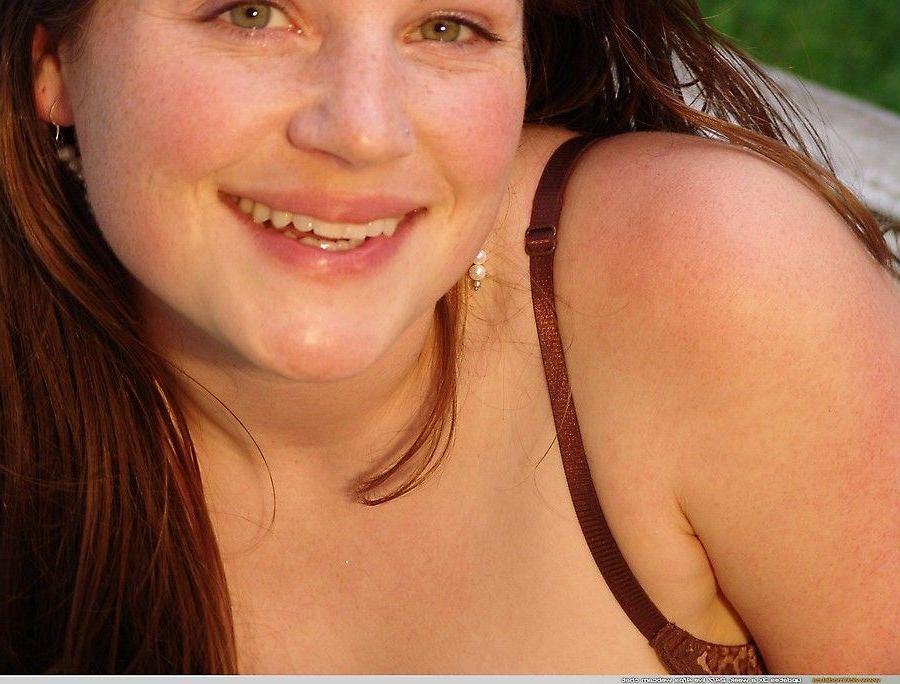 20P Pictures of teen slut Vicki Model showing off her tits outdoors