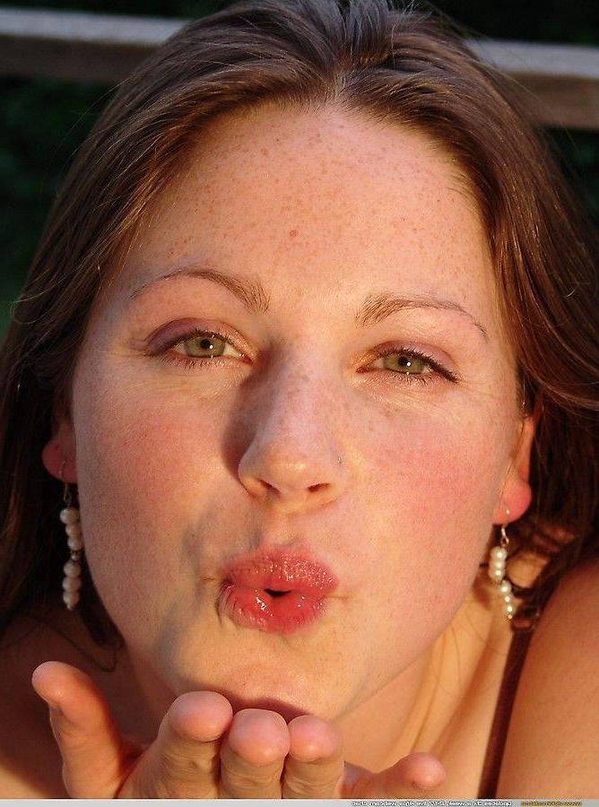 20P Pictures of teen slut Vicki Model showing off her tits outdoors