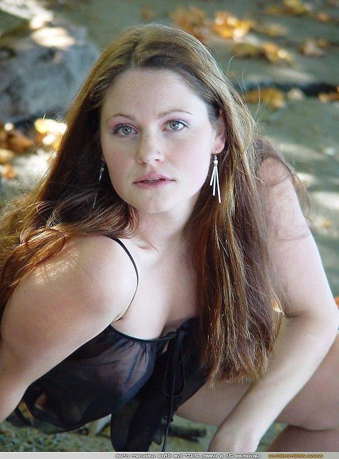 20P Pictures of teen Vicki Model dressed up for you