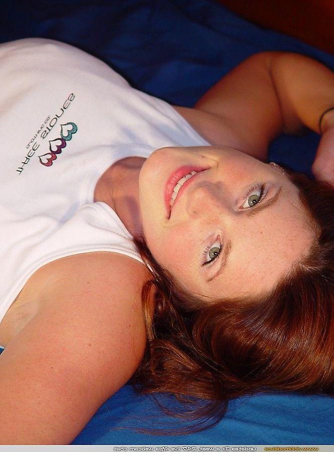 20P Pictures of teen babe Vicki Model stripping just for you