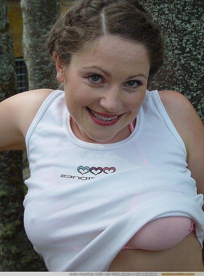 20P Pictures of Vicki Model stripping to her panties