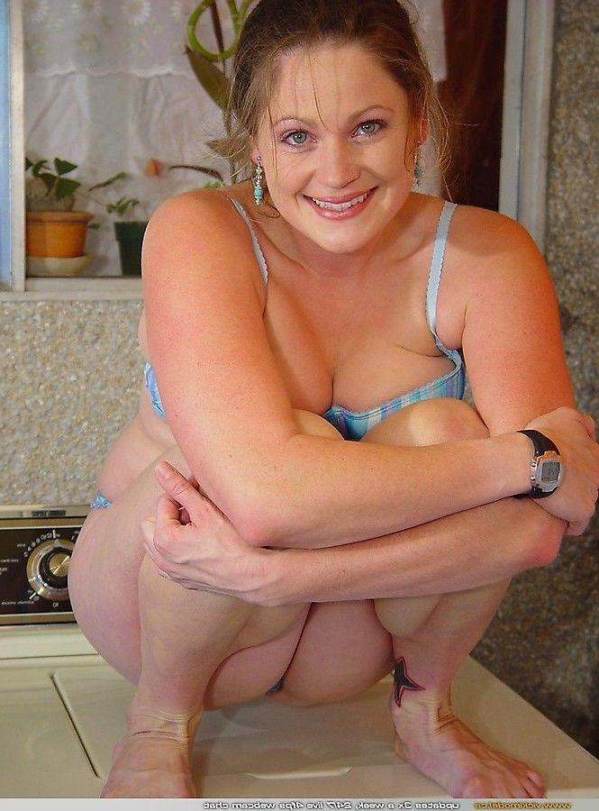20P Pictures of teen star Vicki Model stripping for you