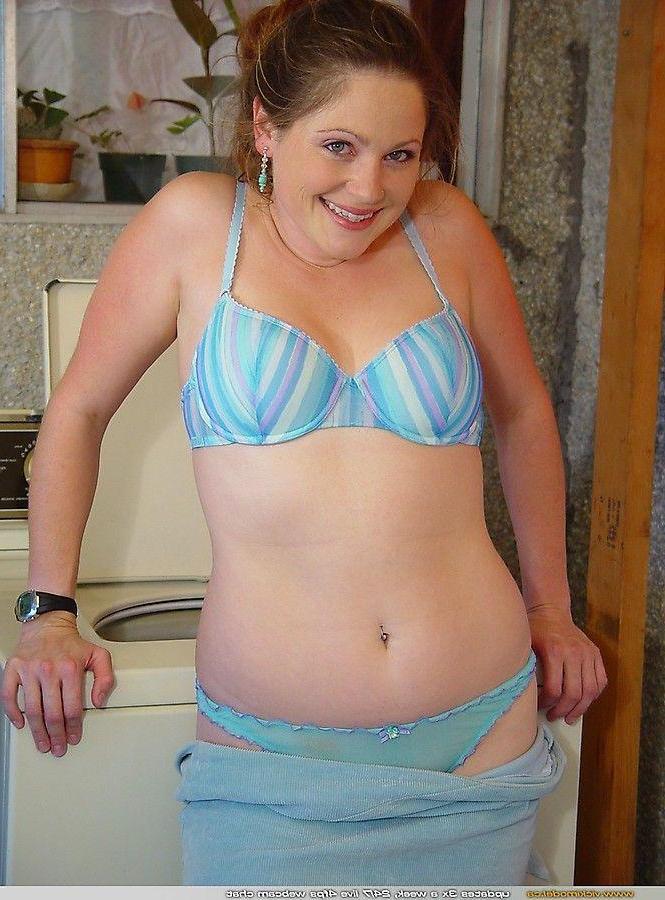 20P Pictures of teen star Vicki Model stripping for you