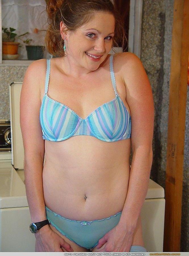 20P Pictures of teen star Vicki Model stripping for you