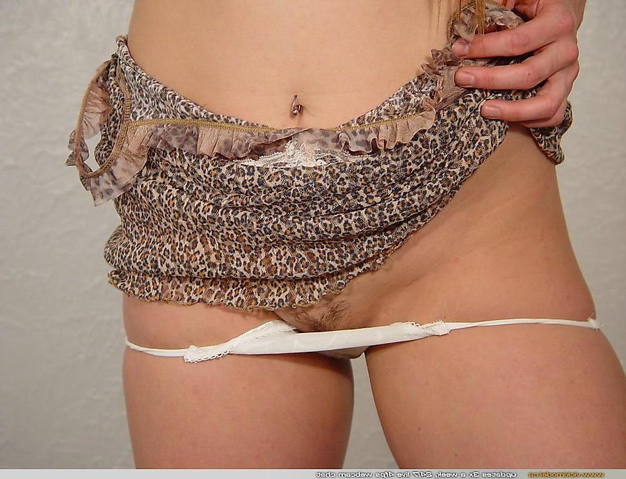 20P Pictures of teen Vicki Model stripping to her panties