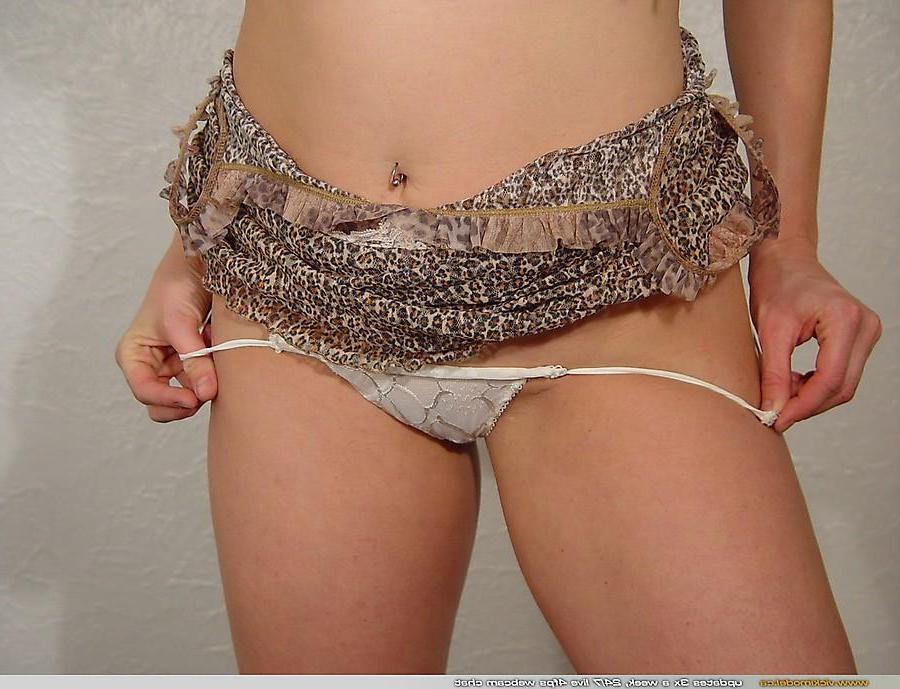 20P Pictures of teen Vicki Model stripping to her panties