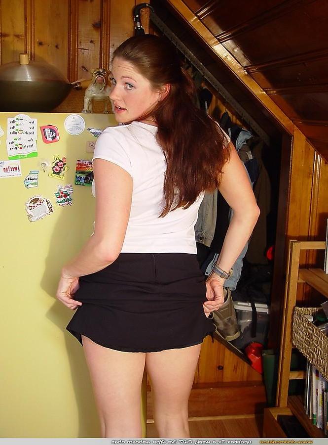 20P Pictures of teen cutie Vicki Model stripping to her panties