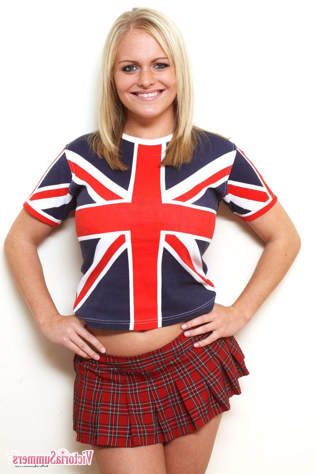 16P Pictures of Victoria Summers giving your cock a tease