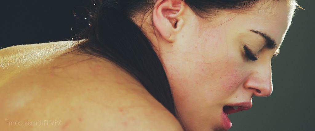 16P Hot teens Vinna Reed and Eveline Dellai get each other off in "Distant"