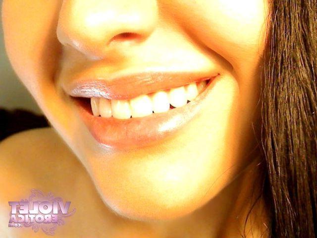 15P Pictures of Violet Erotica giving you super closeups