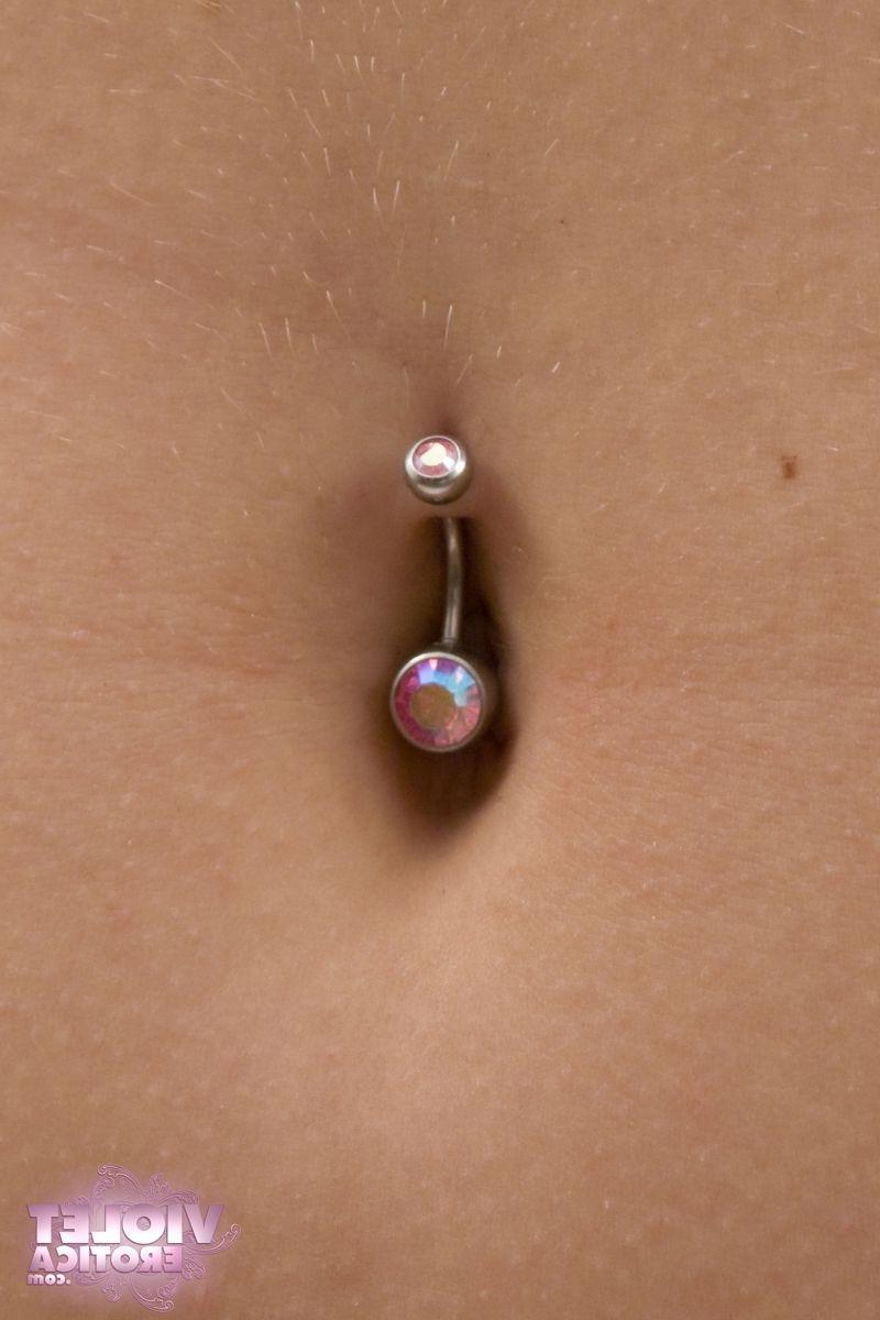 15P Pictures of Violet Erotica giving you sexy closeups