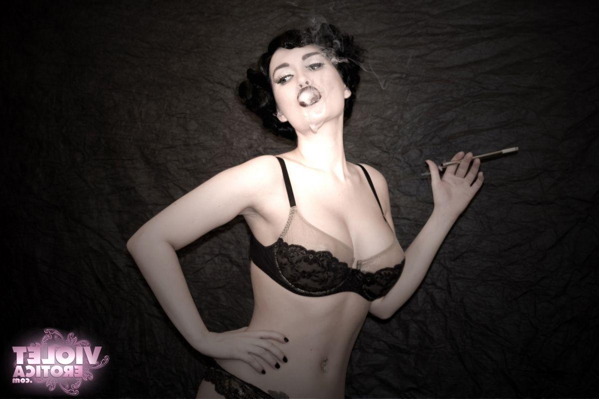 15P Pictures of teen slut Violet Erotica giving you some old fashioned pinup