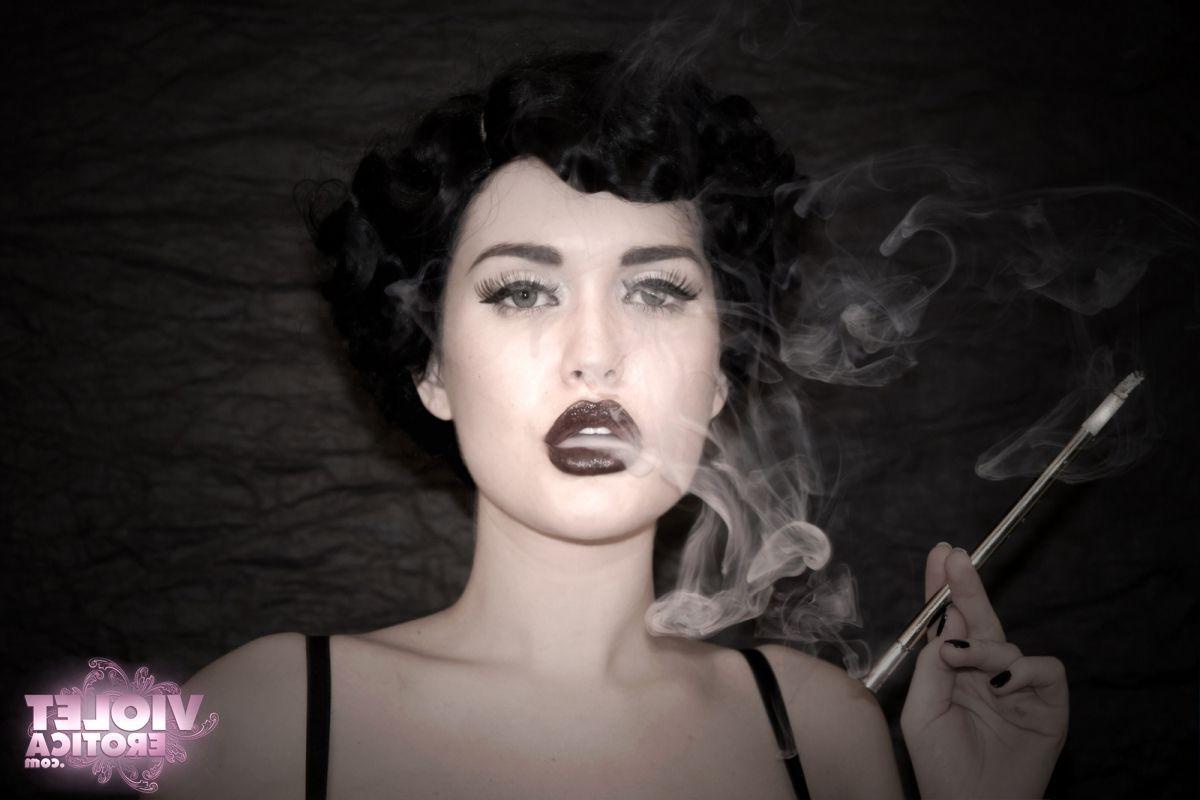 15P Pictures of teen slut Violet Erotica giving you some old fashioned pinup