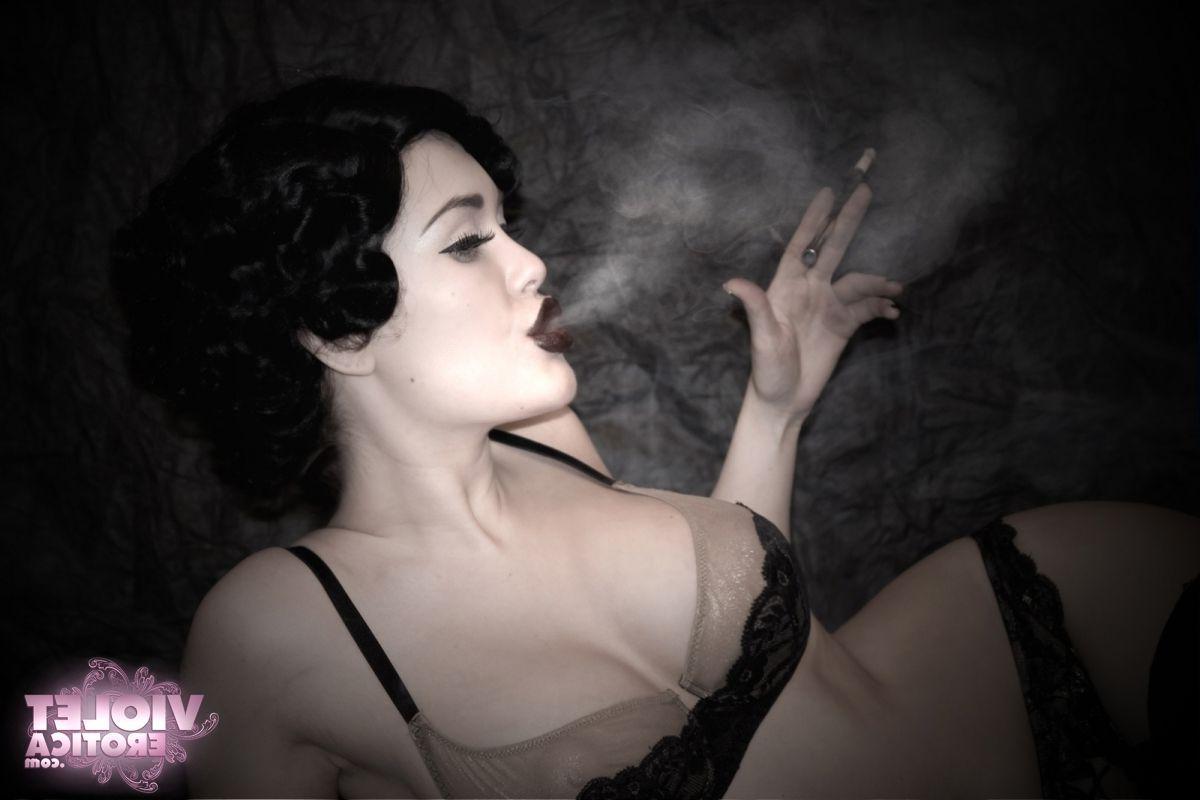 15P Pictures of teen slut Violet Erotica giving you some old fashioned pinup