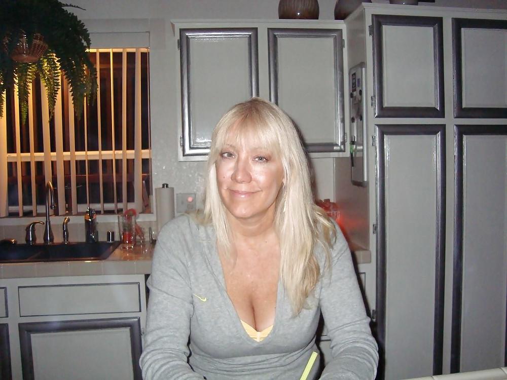 25P FUCKED HORNY MATURE