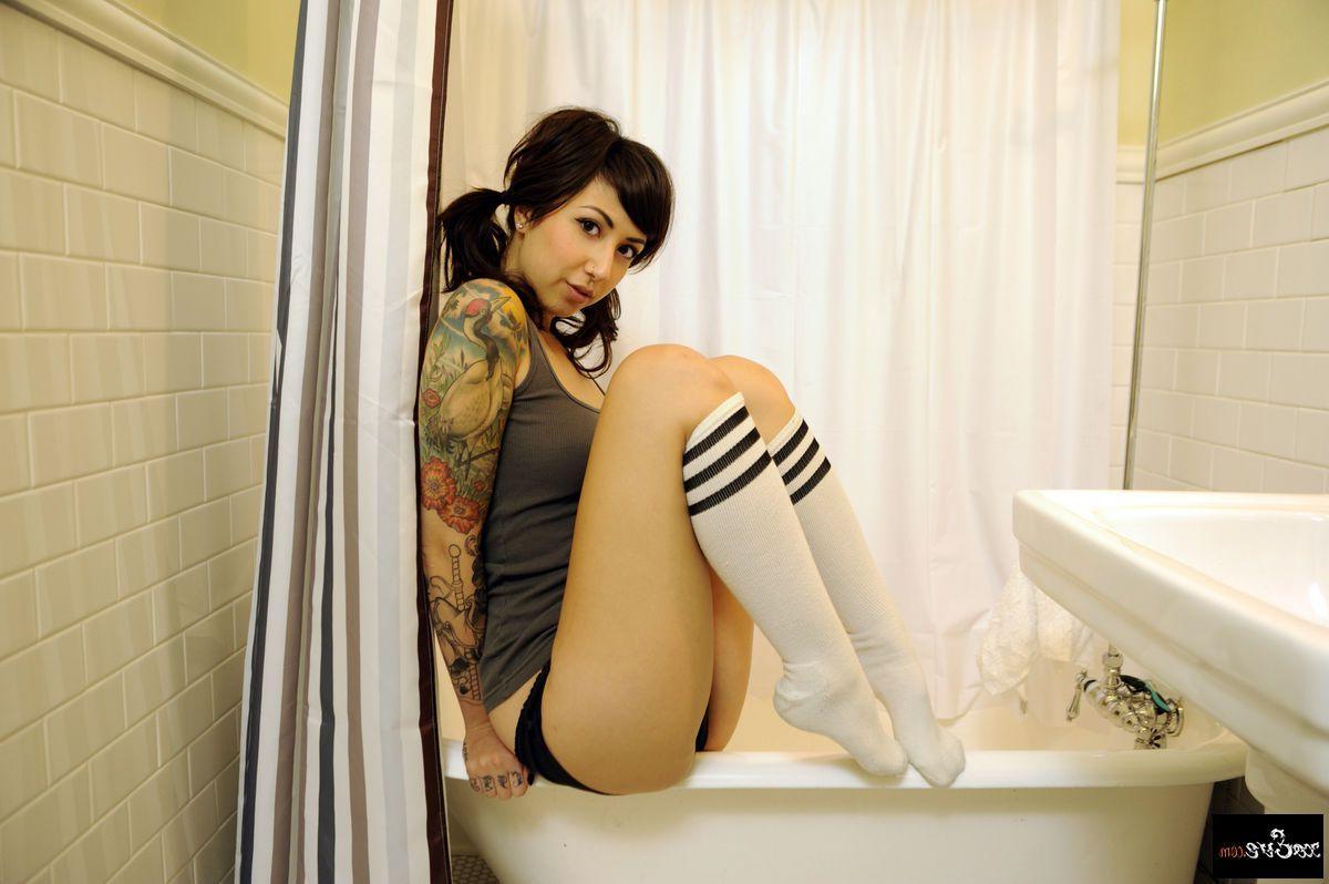 15P Pictures of Xo Eve stripping in the bathroom