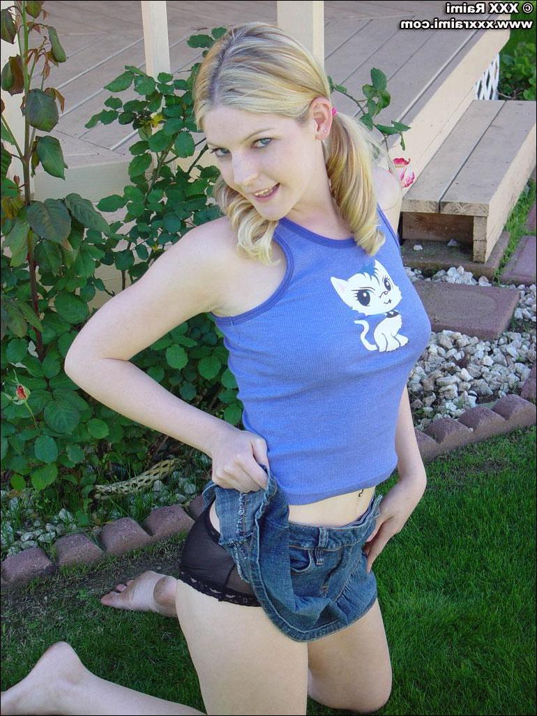 20P Pics of XXX Raimi giving you a striptease outside