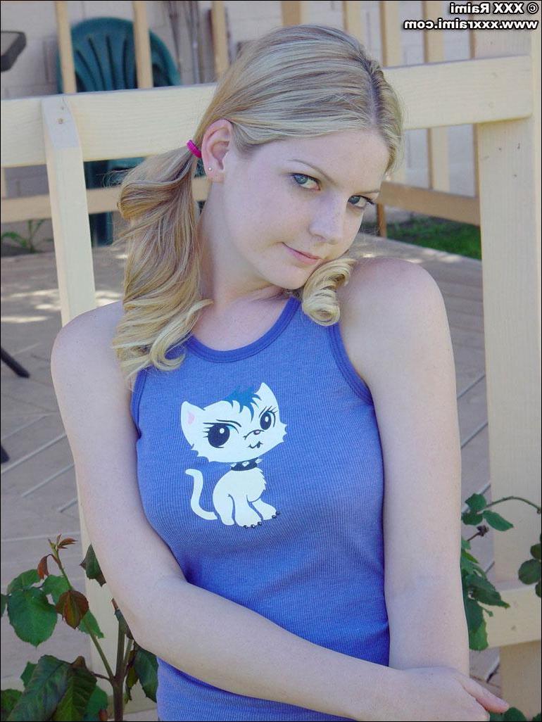 20P Pics of XXX Raimi giving you a striptease outside